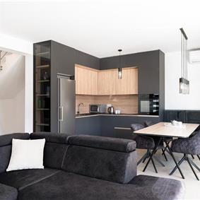 4 Bedroom Villa with Pool near Vodice town, Sibenik Riviera, sleeps 8